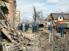 Rússia e Ucrânia competem no campo de batalha quando a guerra entra no seu quarto ano