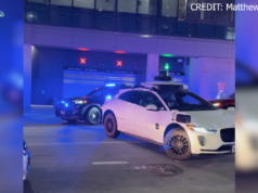Assistir: Waymo bloqueia socorristas durante tiroteios em Austin