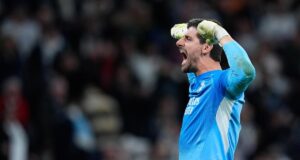 “Dizem que não jogo bem com os pés, sei que não sou Teri Stegen, mas tenho um bom remate”.