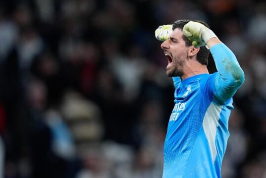 “Dizem que não jogo bem com os pés, sei que não sou Teri Stegen, mas tenho um bom remate”.