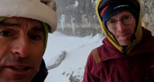 Pou escala paredes verticais de gelo nas Dolomitas