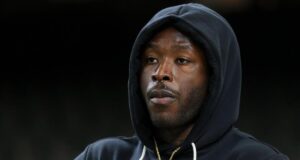 Kellen Moore evita a questão da aposentadoria de Alvin Kamara depois que o Saints contrata Travis Etienne