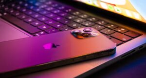 As ferramentas governamentais de uma empresa destinadas a hackear iPhones agora estão sendo usadas por cibercriminosos