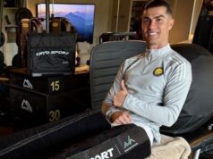 Cristiano Ronaldo sorriu e calçou uma chuteira para tratar a lesão sofrida no Al-Nassr que coloca em dúvida sua participação na Copa do Mundo