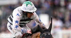 Festival de Cheltenham 2026: o jóquei irlandês Declan acusa o inglês Nico de Boinville de ‘abuso’