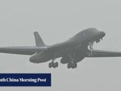 À medida que a guerra com o Irão continua, 4 bombardeiros americanos pousam na Grã-Bretanha.