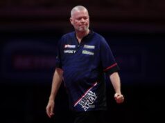 Raymond van Barneveld terminou a sessão da tarde em Minehead como o 13º holandês contra um forte checo.