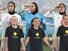 Jogadoras do Irã se afastam do hino nacional antes da partida de Matildas na Copa Asiática Feminina