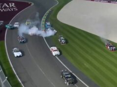 Os Supercars entraram em confronto quando Feeney perdeu a liderança do campeonato