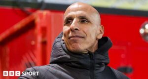 O técnico do Barrow, Dino Mamrea, deixou os lutadores da Ligue 2 após 28 dias no cargo.