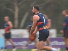 A estrela da AFL, May, se aposentou repentinamente