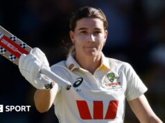 Austrália x Índia: Annabelle Sutherland atinge o recorde do quarto século de testes com os anfitriões perto da vitória