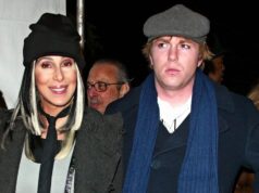 O filho de Cher alegou que era um ‘possível pai’ antes da prisão da escola