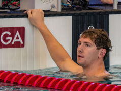 Chris Guiliano mostra a faixa 50-100-200 em Westmont