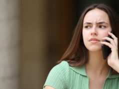 Residentes do estado de Washington pressionam 2 para espanhol. O bot falava inglês com sotaque espanhol