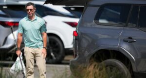 Rory McIlroy lesionado ‘Não bato na bola desde sexta-feira’, já que a chegada tardia de Sawgrass ameaça a defesa do jogador