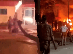 Manifestantes cubanos atacam prédio do Partido Comunista em vídeo, com supostos tiros