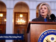 Painel da Câmara dos EUA divulga vídeo dos comentários de Clinton a Epstein.