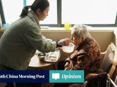 Sendo chineses Na China, alguns de nós cuidamos dos idosos da família.