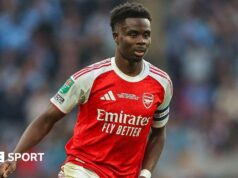 A forma de Saka está causando problemas ao Arsenal?