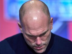 Ravens GM aborda retirada do comércio de Maxx Crosby