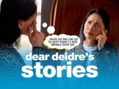 Clare parece cansada e percebe uma nova ruga todos os dias