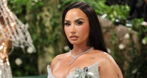 Demi Lovato chama relacionamento anterior de adolescência com ex-namorado de ‘não está bem’