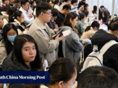 A taxa de desemprego juvenil da China caiu pelo sexto mês consecutivo em Fevereiro.