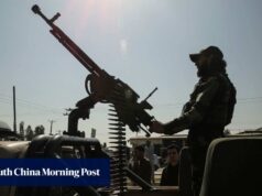 O Paquistão coloca em risco o resgate do FMI à medida que a violência aumenta na sua fronteira com o Afeganistão.