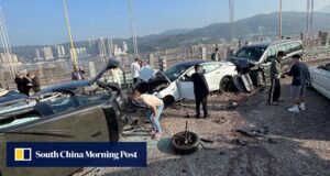 Dez feridos em acidente com vários carros em ponte importante, pistas do aeroporto de Hong Kong fechadas