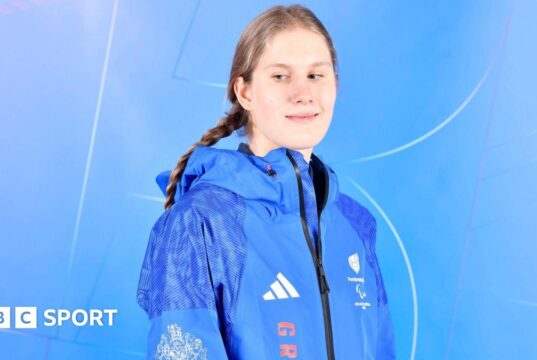 Paraolimpíadas de inverno: Hester Poole promete ‘arco de redenção’ após acidente no início dos Jogos