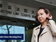 A legisladora de Hong Kong Judy Chan multou HK$ 2.000 por dirigir contra o trânsito.