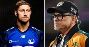 O técnico do Queensland Reds, Les Kiss, diz que o jogador versátil deve ganhar a seleção de teste