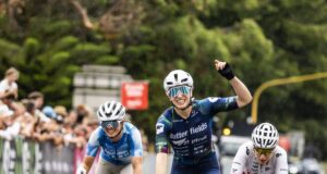 Uma ligação tardia tornou-se a segunda vitória de Sophie Edwards no Warrnambool Women’s Classic de longa distância.