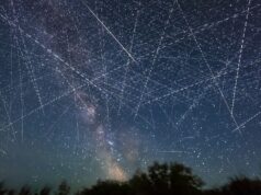 ‘É realmente intolerável’: astrônomos se opõem ao projeto de espelho orbital gigante e aos milhões de satélites de IA da SpaceX