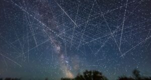 ‘É realmente intolerável’: astrônomos se opõem ao projeto de espelho orbital gigante e aos milhões de satélites de IA da SpaceX