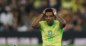 Rodrygo, atacante do Real Madrid pode esquecer a Copa do Mundo. Porque o brasileiro teve uma lesão no ligamento cruzado anterior.