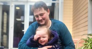 O astro de TV de 28 anos e pai de um filho revela emocionado que está nos “estágios finais” de sua vida após ser diagnosticado com câncer de pele