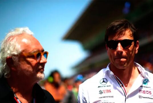 Flavio Briatore confirmou que Mercedes está em negociações para comprar participação na Alpine