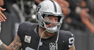 Ravens adquirem Maxx Crosby dos Raiders para duas escolhas na primeira rodada