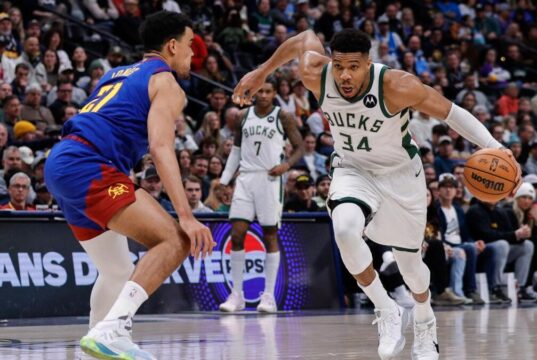 Escolhas e previsões gratuitas do draft da NBA: Target Giannis Antetokounmpo, Jalen Brunson com código promocional CBSSPORTS