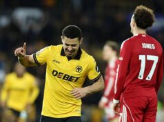 Stephen Warnock culpa Curtis Jones pela derrota tardia do Liverpool para o Wolves