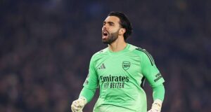 David Raya encanta jovem torcedor do Arsenal com gesto elegante após vitória do Brighton