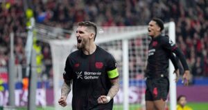Robert Andrich, do Bayer Leverkusen, escapa do cartão vermelho antes de marcar contra o Arsenal
