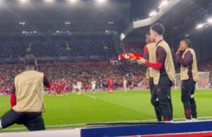 A reação inestimável das estrelas do Liverpool ao gol impressionante de Mohamed Salah