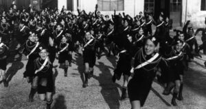 Uma lista das melhores maneiras de experimentar a emoção da transgressão do que ser fascista