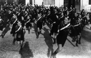 Uma lista das melhores maneiras de experimentar a emoção da transgressão do que ser fascista