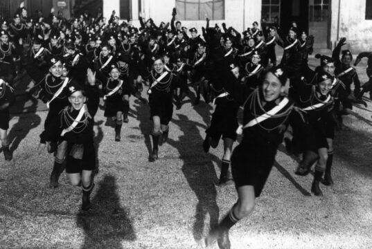 Uma lista das melhores maneiras de experimentar a emoção da transgressão do que ser fascista