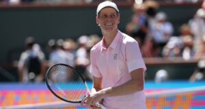 Jannik Sinner esmagou Tien e enfrentará Zverev nas semifinais de Indian Wells