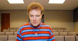 O vocalista do Dead Kennedys, Jello Biafra, foi hospitalizado após sofrer um derrame